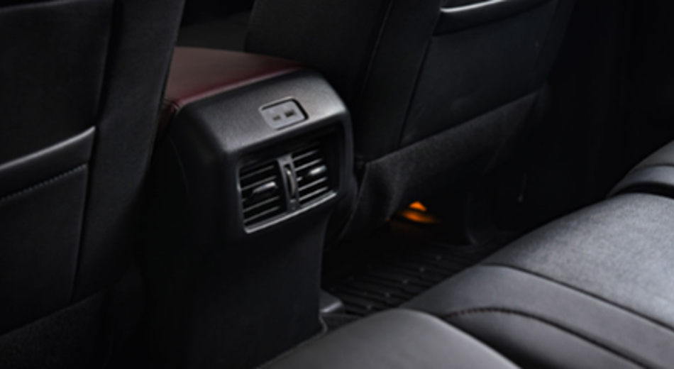 Nissan Terra Rear-facing and overhead air conditioner vents