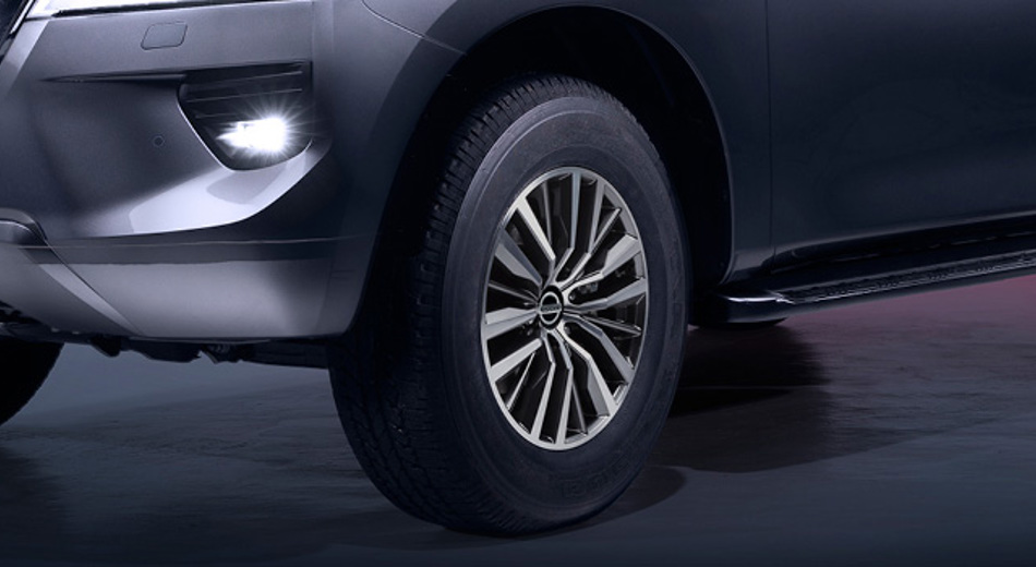 Patrol Y62 machine-cut alloy wheels